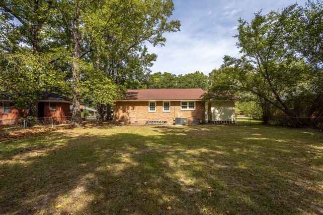 Building Photo - Welcome to this beautiful newly renovated 3-bedroom brick ranch!