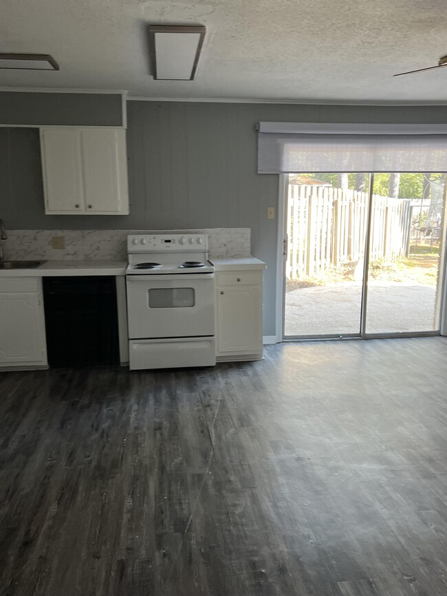 Building Photo - 2314 Lily Dr