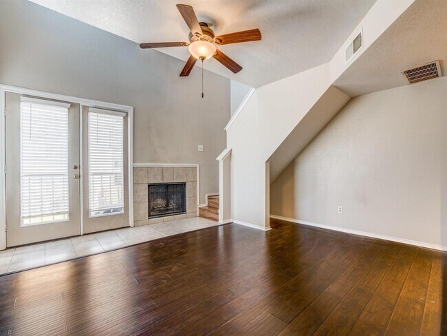 Building Photo - 2300 Balsam Dr