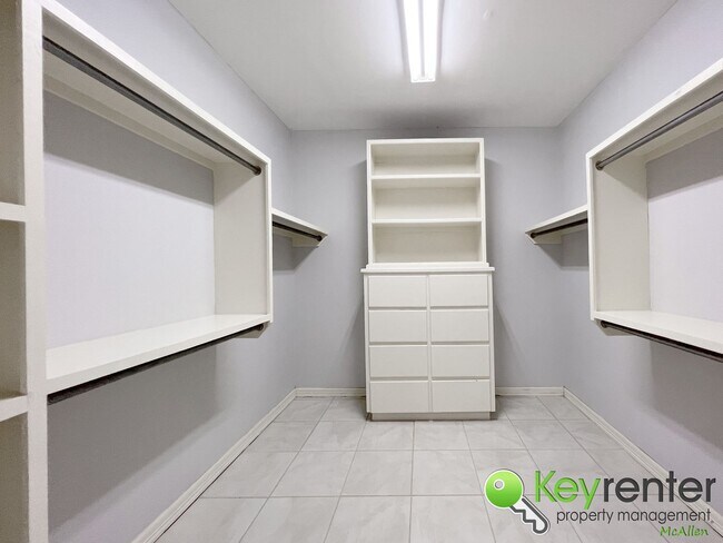 Building Photo - 3Bed/2Bath Gorgeous and move in ready.  (S...
