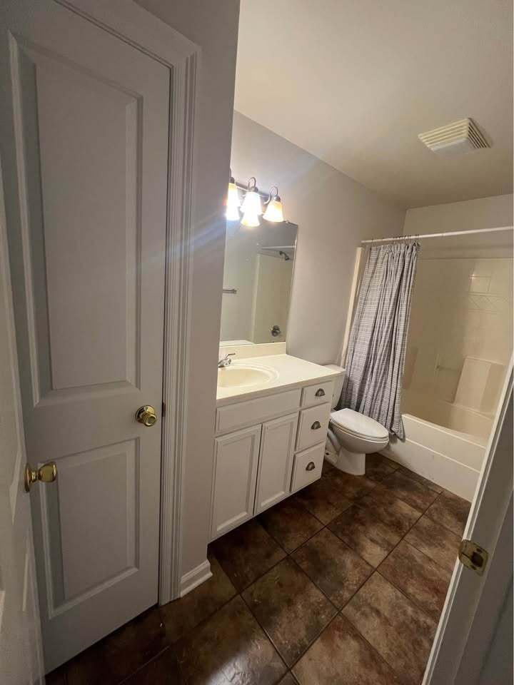 Building Photo - 14258 Woodlands Dr