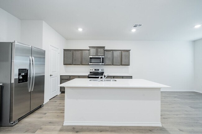 Building Photo - 2126 Thornton Dr