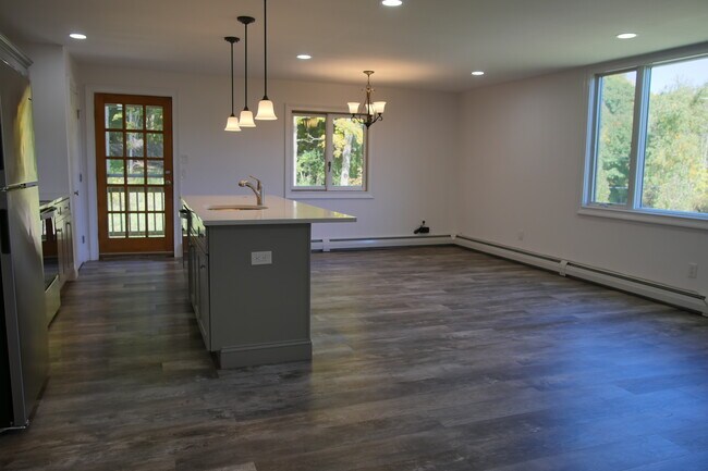 Building Photo - 589 Overlook Rd