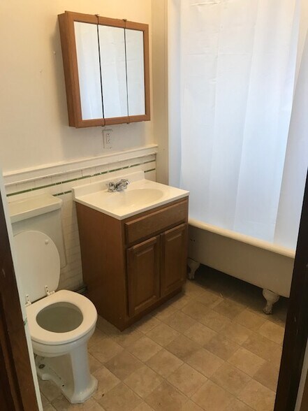 Building Photo - 116 Englewood Ave