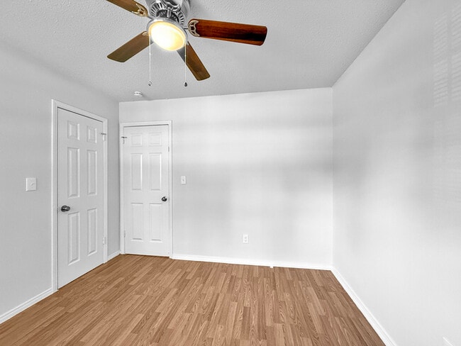 Building Photo - 4325 Prairie Ln