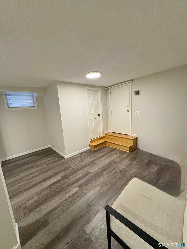 Building Photo - 124 Pemberwick Rd