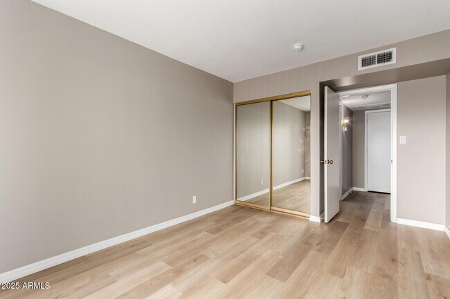 Building Photo - 3407 N Pleasant Dr