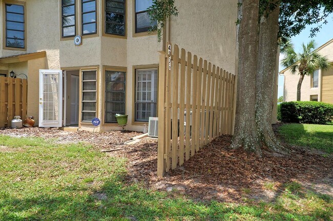 Building Photo - Spacious 2bd 2bth home with bonus room!