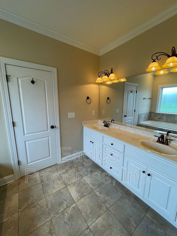 Building Photo - 107 Brighton Dr