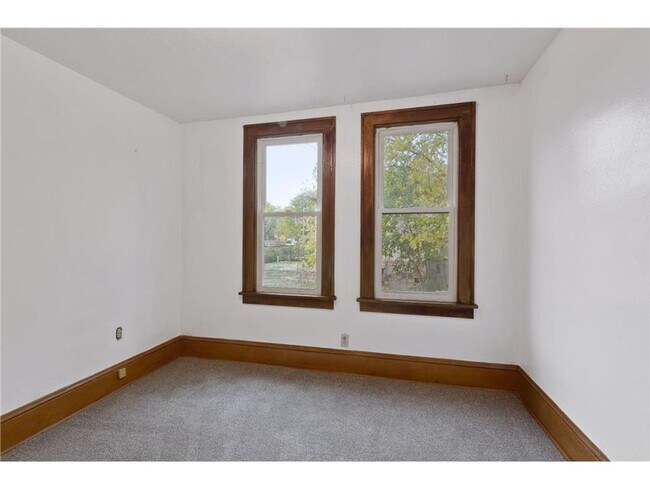 Building Photo - 311 23rd Ave NE