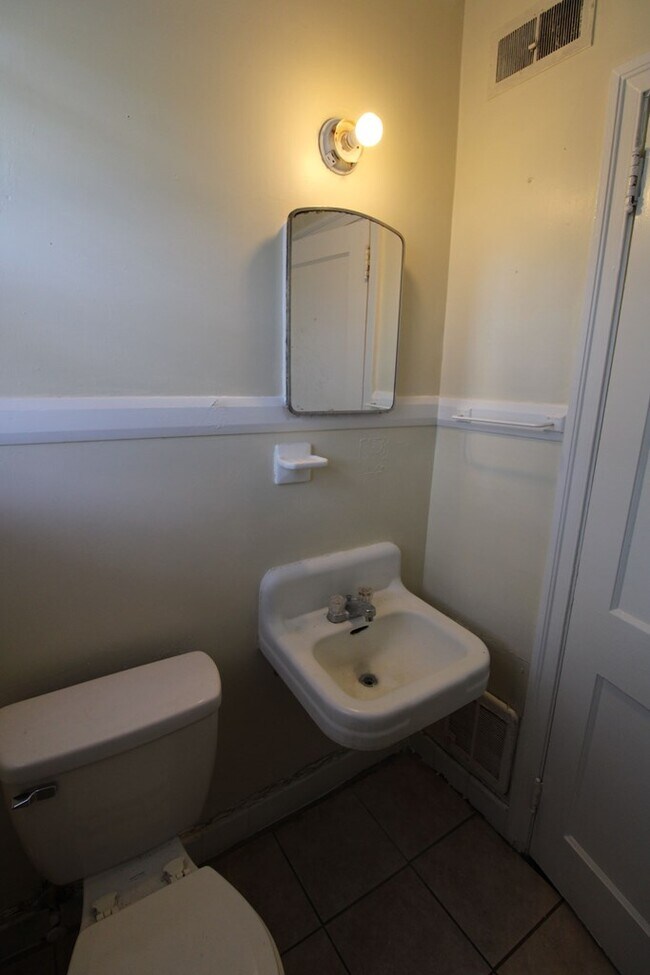 Building Photo - 304 Loring Dr