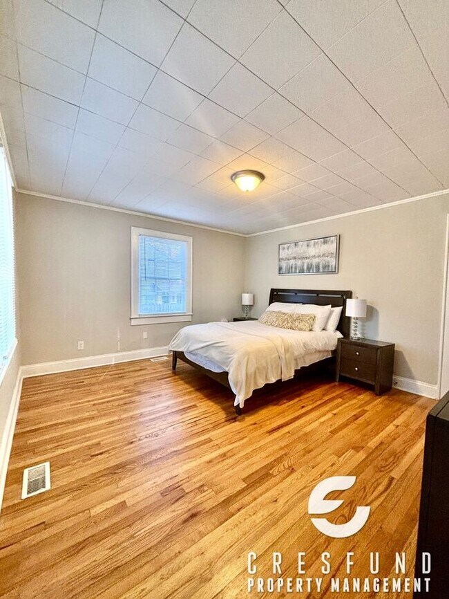 Building Photo - Charming 3 Bedroom 2 Bath Cottage style