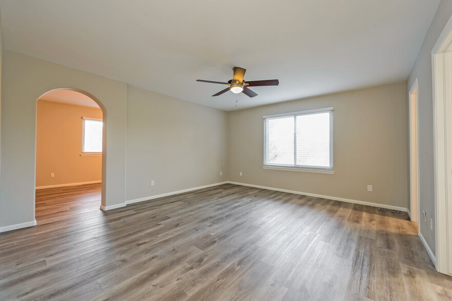 Building Photo - 9879 S Castle Ridge Cir