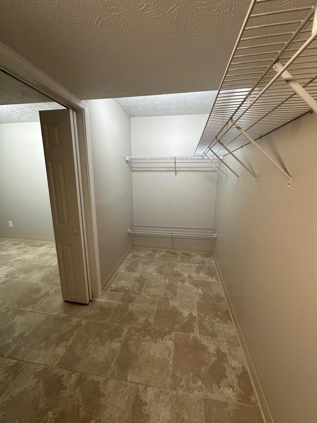 Building Photo - 3505 Lakeside Ct