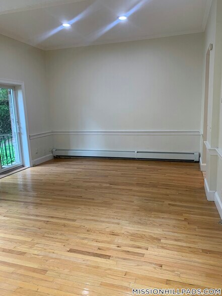 Building Photo - 14 Wait St