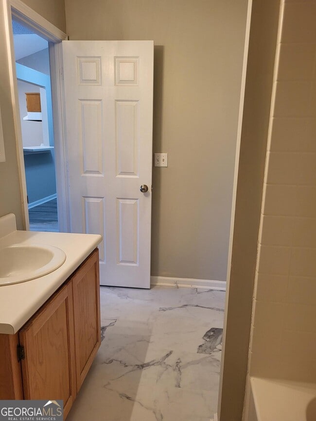 Building Photo - 319 Madison Ave