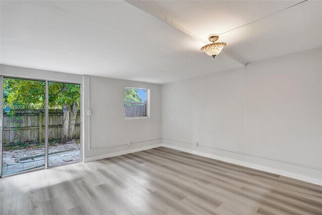 Building Photo - 6860 SW 18th Ct