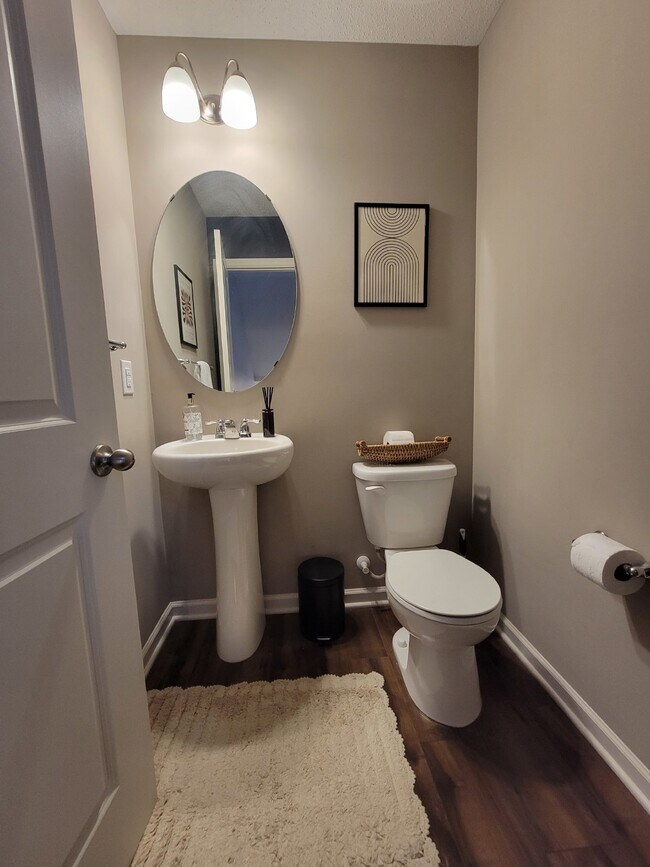 Building Photo - Furnished- Short term lease - Townhome in ...