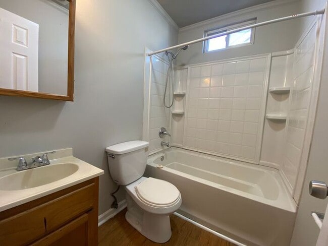 Building Photo - 1 Bedroom Renovated Duplex Unit - Great Location, Backyard