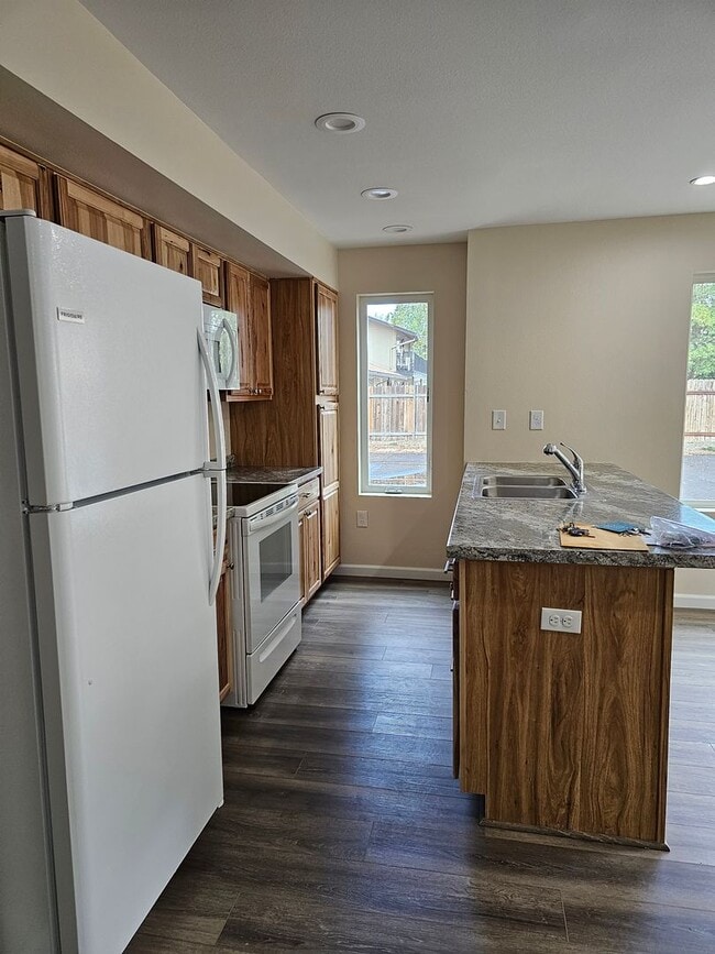 Building Photo - Beautiful New Construction Duplex in Carso...