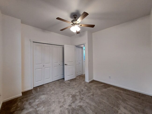 Building Photo - 2 Bed - 2 Bath Townhome in Downtown Tacoma!
