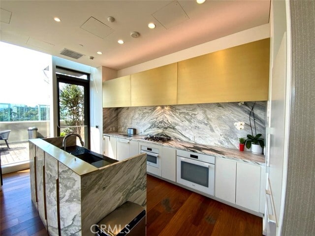 Building Photo - 889 Francisco St