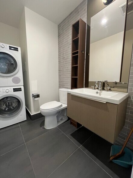 Building Photo - 889 Francisco St