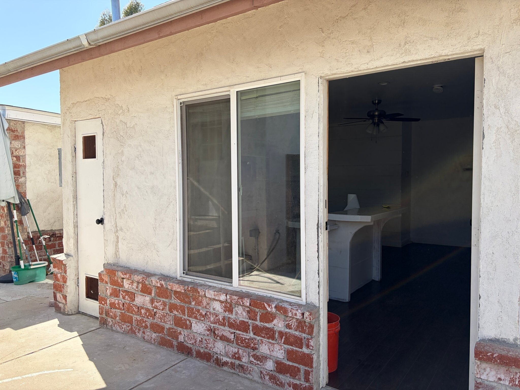 Building Photo - 864 Farr Ave