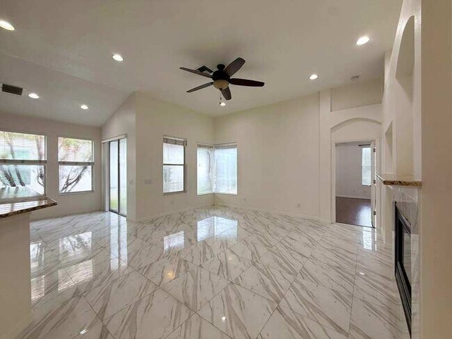 Building Photo - 9512 Greenpointe Dr