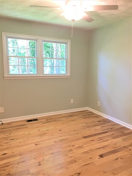 Building Photo - 4133 Thornwall Dr
