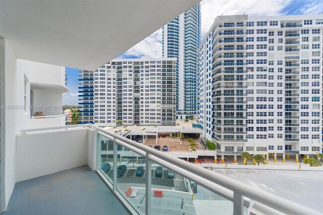 Building Photo - 3001 S Ocean Dr