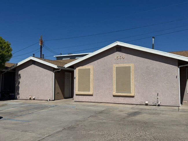 Building Photo - 2 Bedroom, 1 Bath Apartment in Bullhead City – Some Utilities Included!