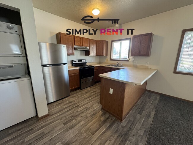 Building Photo - 3 Bedroom 2 Bathroom with Internet!