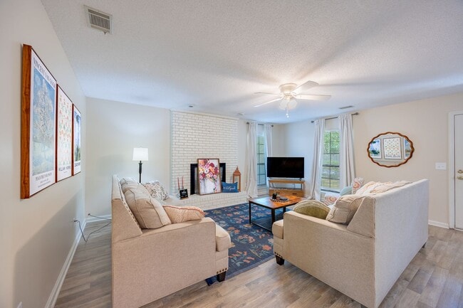 Building Photo - 35 Preston Dr