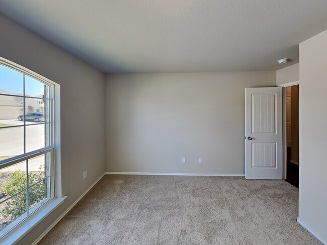 Building Photo - 10125 Boxelder Dr