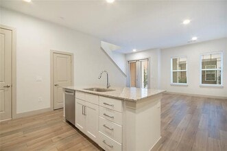 Building Photo - 4700 W Spring Creek Pkwy