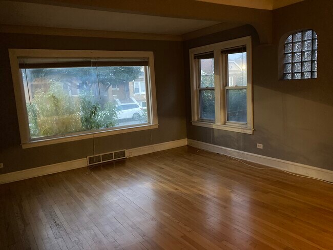 Building Photo - 1620 East Ave