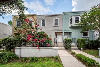 Building Photo - 854 Colony Dr
