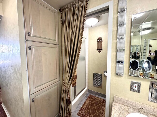 Building Photo - Waterfront Living in Naples - Furnished 2BD/2BA with Bay Views