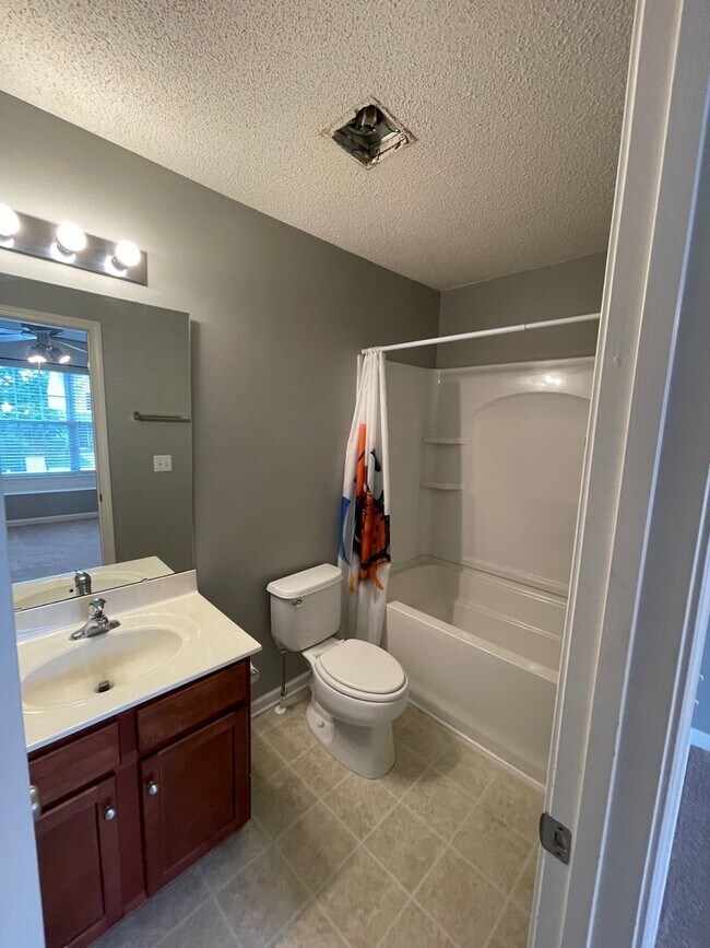Building Photo - 6440 Coral Vine Way