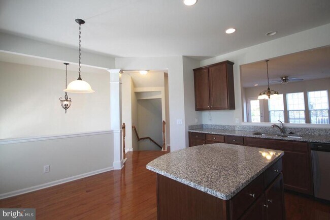 Building Photo - 515 Ellison Dr