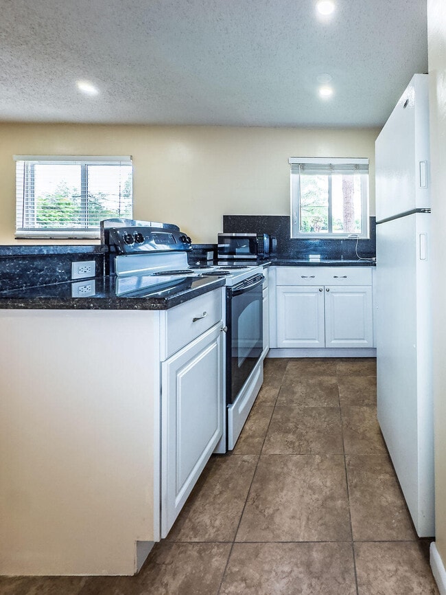 Building Photo - 750 SW 2nd St