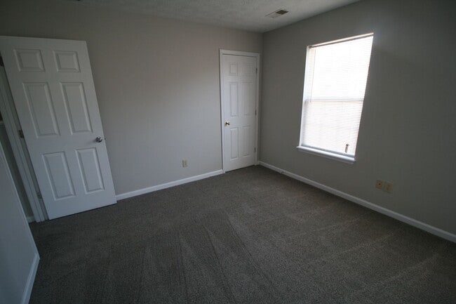 Building Photo - North Point Townhome                   260408