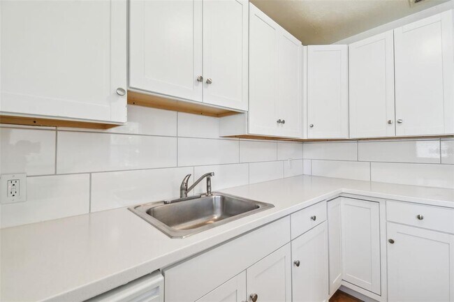Building Photo - 3808 S Grady Ave