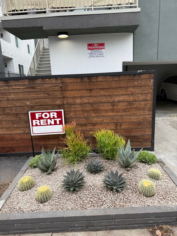 Building Photo - 3337 S Durango Ave