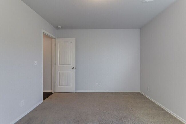 Building Photo - Pool + Park Community! 3/2/2 Plus Office!