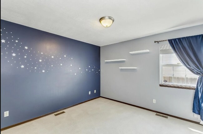 Building Photo - Well maintained 3 bedroom, 3 bath home clo...