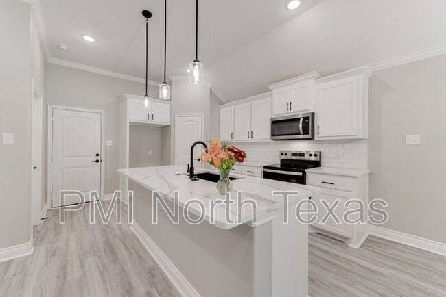 Building Photo - 8201 Scott Ln