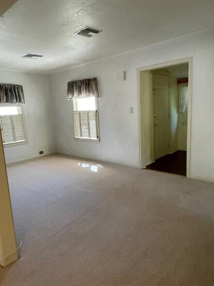 Building Photo - 659 Avenue C