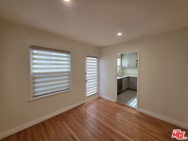 Building Photo - 102 Gaviota Ave